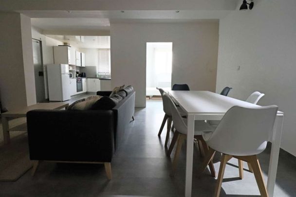 A louer chambre meublée en colocation T5 Marseille 13003 - Photo 1