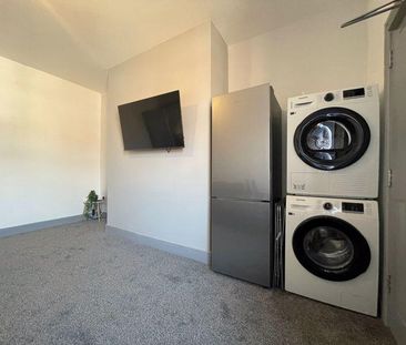 1 bedroom in a flat share to rent - Photo 6