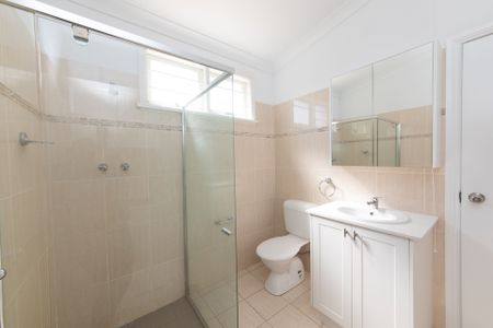 Beautiful Townhouse Conveniently Located! - Photo 5