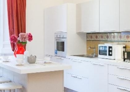 Center-Historic Jewish Quarter: Elegant apartment situated in beautiful Palazzo Nobiliare. Entrance, spacious living with original wood frescoed ceilings, large modern dining and kitchen, 4 bedrooms, 4 Baths, small terrace. #1527