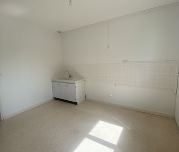 Location Appartement 2 pièces 53m² LE CREUSOT 71200 - Photo 5