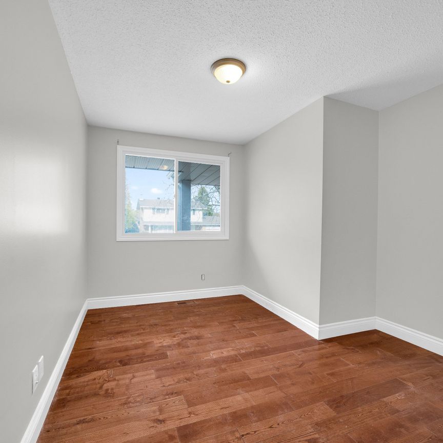 For Lease - 1896 Featherston Drive Unit# A, Alta Vista and Area, Ontario - Photo 1