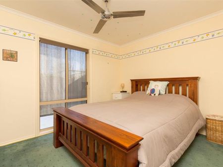 Three Bedroom House - Photo 5