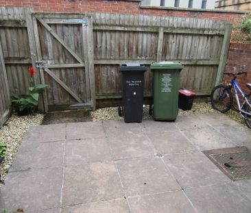 3 bed Terraced - To Let - Photo 3