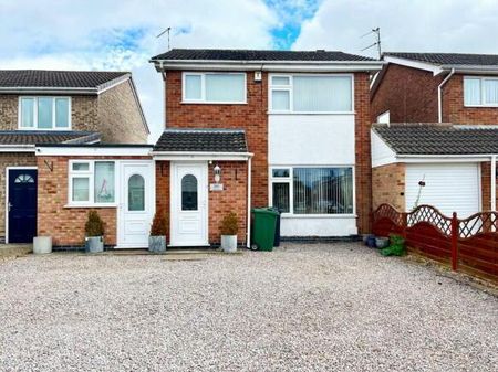 4 bedroom detached house to rent - Photo 4