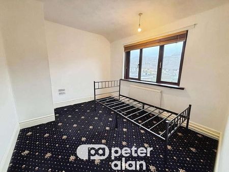 Ty Isaf Park Avenue, Risca, Newport, NP11 - Photo 4