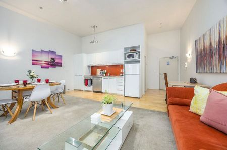 2 BED - Top floor, lofty and light - Photo 5