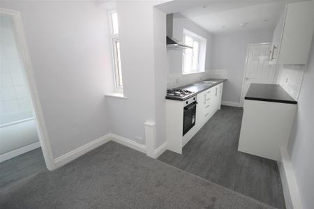 3 bedroom terraced house to rent - Photo 5