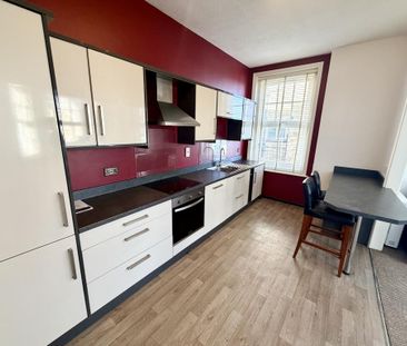 3 bedroom flat to rent - Photo 2