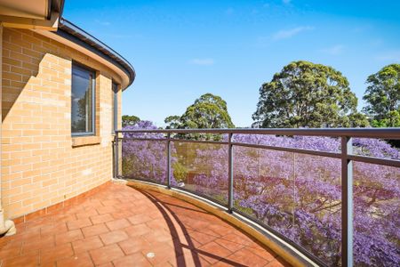 Exceptional Three-Bedroom Apartment with Double Parking & City Views - Photo 5