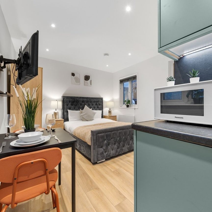 Studio Flat, Deptford High Street, SE8 - Photo 1