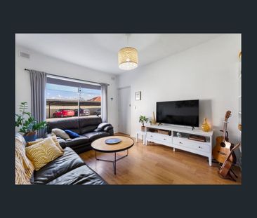 Neat and Tidy Ground Floor Unit - Photo 2