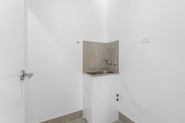 Spacious 4 Bedroom, 2 Bathroom Family Home - Photo 1
