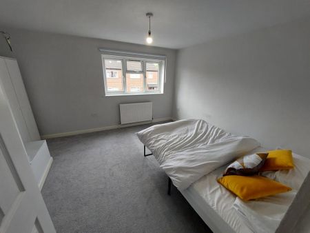 3 bedroom detached house to rent - Photo 3