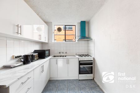 Modern Ground-Floor Living in the Heart of Footscray - Photo 4