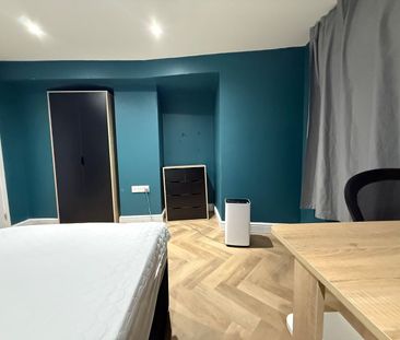 Room in a Shared House, Derby Road, M6 - Photo 5