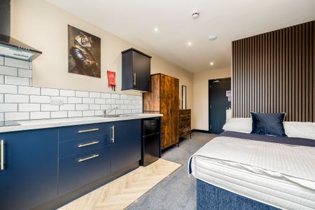 Crown House, Nuneaton, CV11 4BX - Photo 2