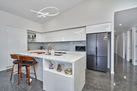 FURNSIHED HOME IN THE SOUGHT-AFTER PALMS RESIDENTIAL ESTATE! - Photo 2