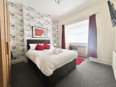 3 bedroom terraced house to rent - Photo 4