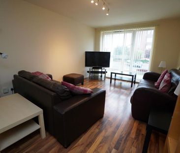 2 bedroom flat to rent - Photo 2