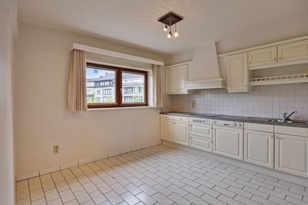 Zeer ruim appartement met 3 slaapkamer en zicht op markt - Photo 3