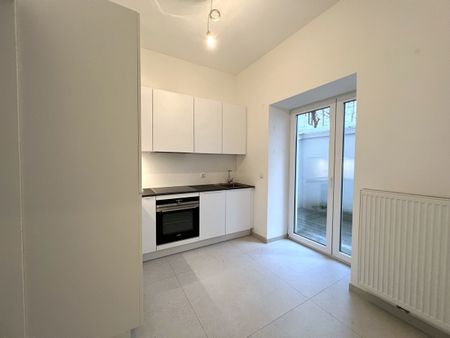 Ruhige 2-Zimmer-Altbauwohnung mit Terrasse - Photo 2