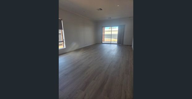 New & inviting - APPLICATIONS CLOSED- - Photo 1