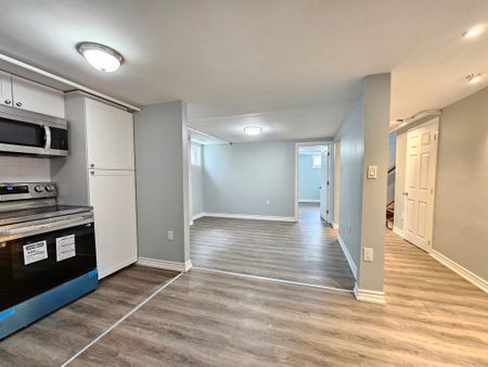 Cozy 2 Bedroom + Den Lower Unit in Port Colborne!! - Photo 3