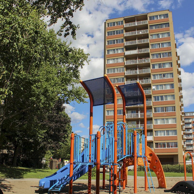 5550 Trent Ave, Côte Saint-Luc, QC - Photo 1