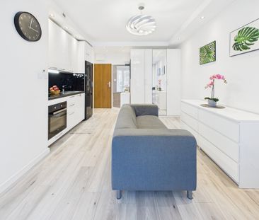 2 pokoje, balkon i garaż – komfort i styl w jednym - Photo 5