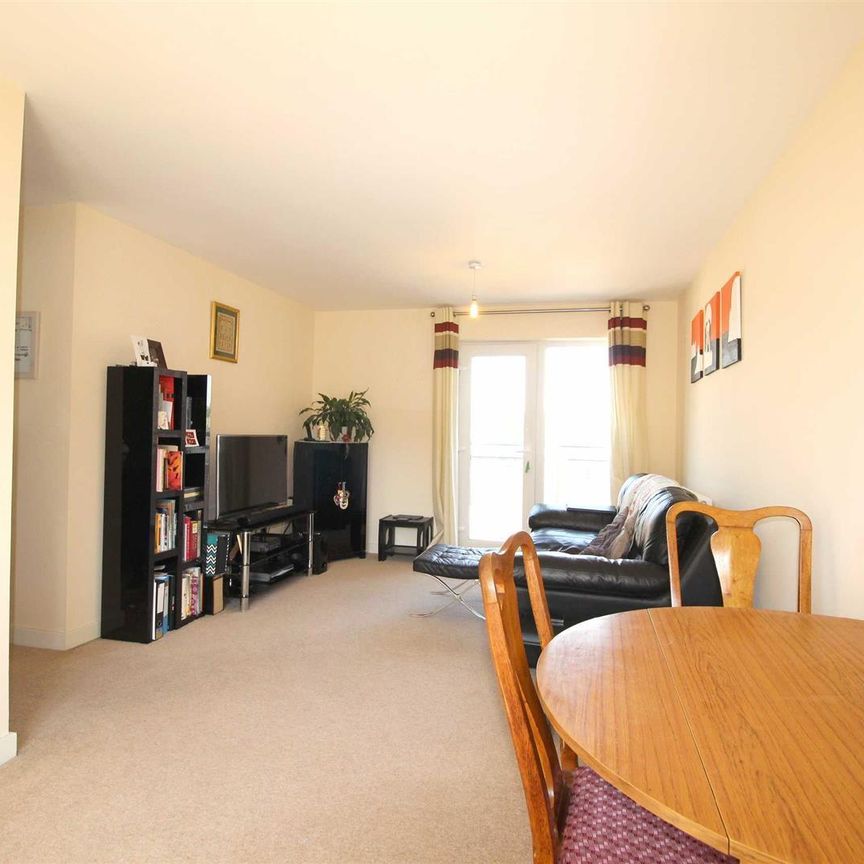 Hollington House, Redditch - Photo 1