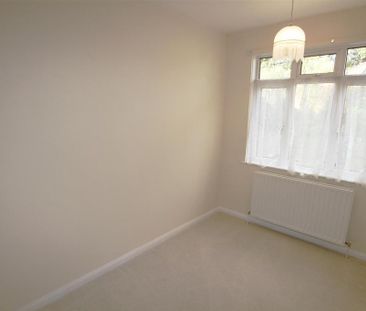 2 bedroom semi-detached bungalow to rent - Photo 4