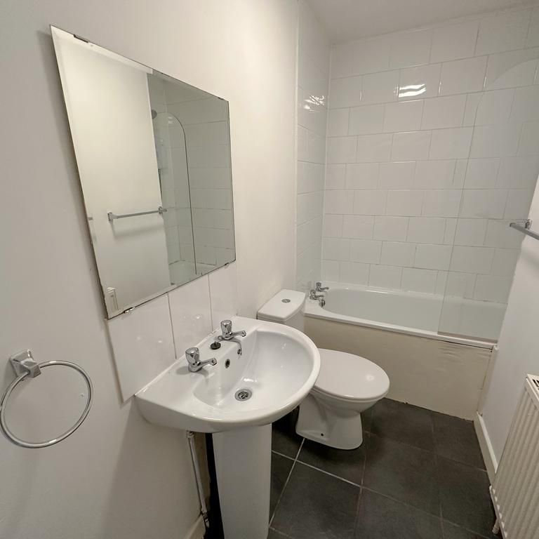 4 bedroom terraced house to rent - Photo 1