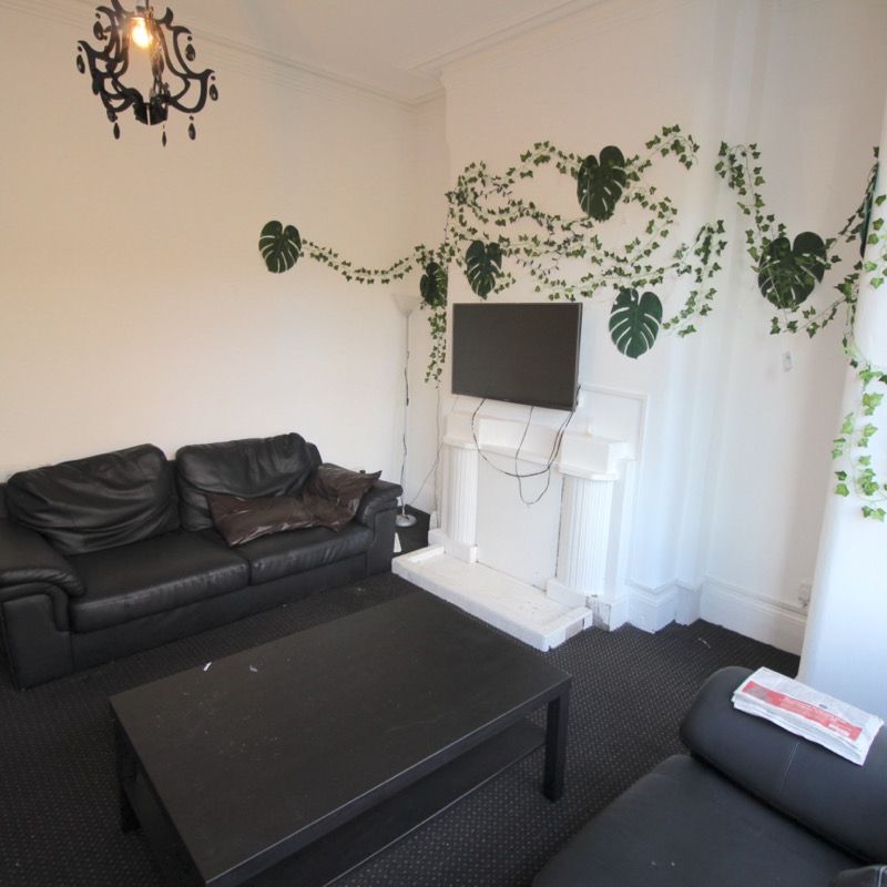 9 Bed - 213 Belle Vue Road, Woodhouse, Leeds - LS3 1HG - Student - Photo 1