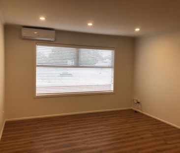 Brick n Tile Beauty - Refurbished Three Bedroom Apartment - Photo 5