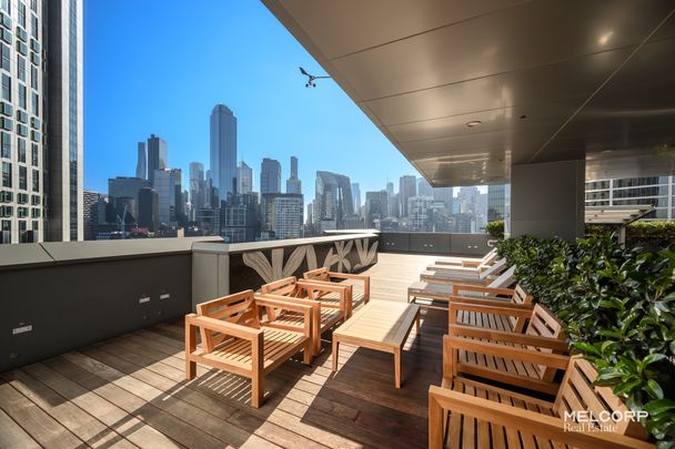 SKYLOUNGE ACCESS AND VIEWS OVER THE BAY AT PRIMA - FURNISHED - Photo 1