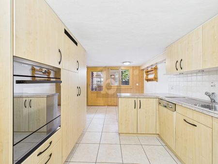 CENTRAL AND SPACIOUS - Photo 5