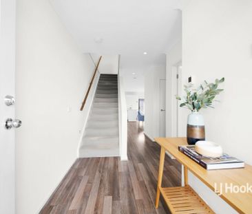 24 Palmerston Walk, Werribee VIC, Belconnen - Photo 3