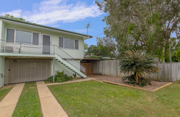 2/15 Hopkins Street, Currajong QLD 4812 - House For Rent | Domain - Photo 1