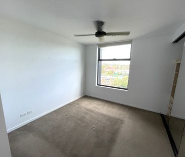 Prime Location 2 Bedroom Apartment in Stones Corner - Photo 3