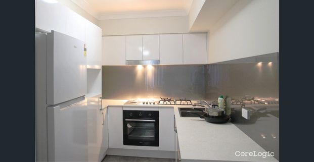Furnished 3 beds 2bath apartment for rent in the heart of Chermside - Photo 1