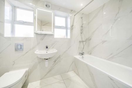 3 bedroom semi-detached house to rent - Photo 3