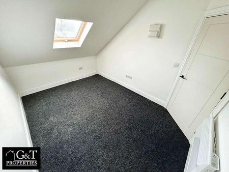 Long Lane, Halesowen, B62 - Photo 2