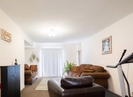 For Lease - 439 Aspendale Crescent, Mississauga, Ontario - Photo 2