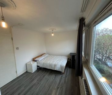 Room in a Shared Flat, Whytlaw House, E3 - Photo 1