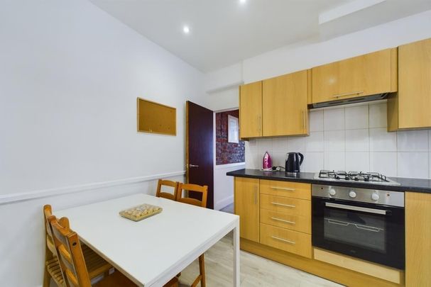 3 bedroom semi-detached house to rent - Photo 1