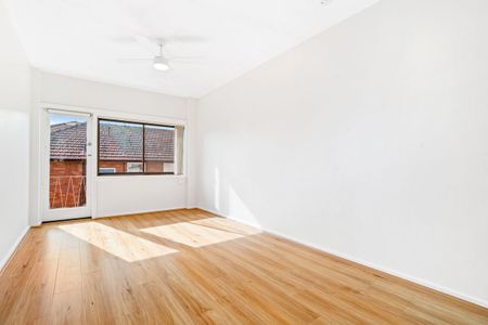 RENOVATED ONE BEDROOM UNIT IN PRIME LOCATION - Photo 3