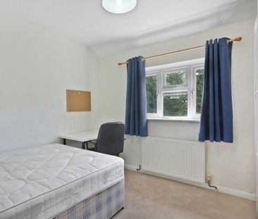 Terraced House to rent on - Photo 3