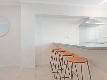 Spacious Three bedroom Family home! - Photo 2