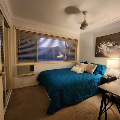 Helensvale - Photo 1